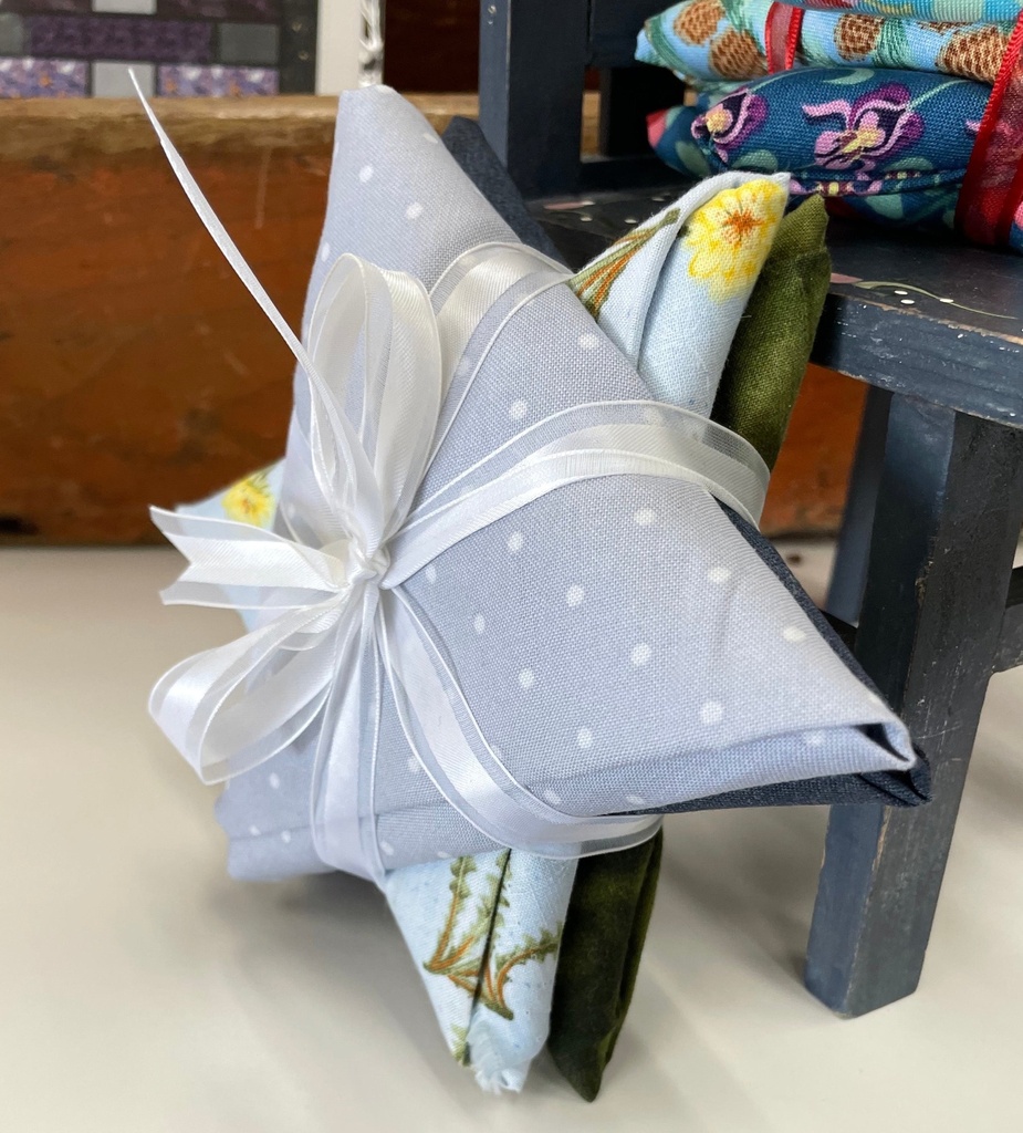 Fat Quarter Star (assorted fabric)
