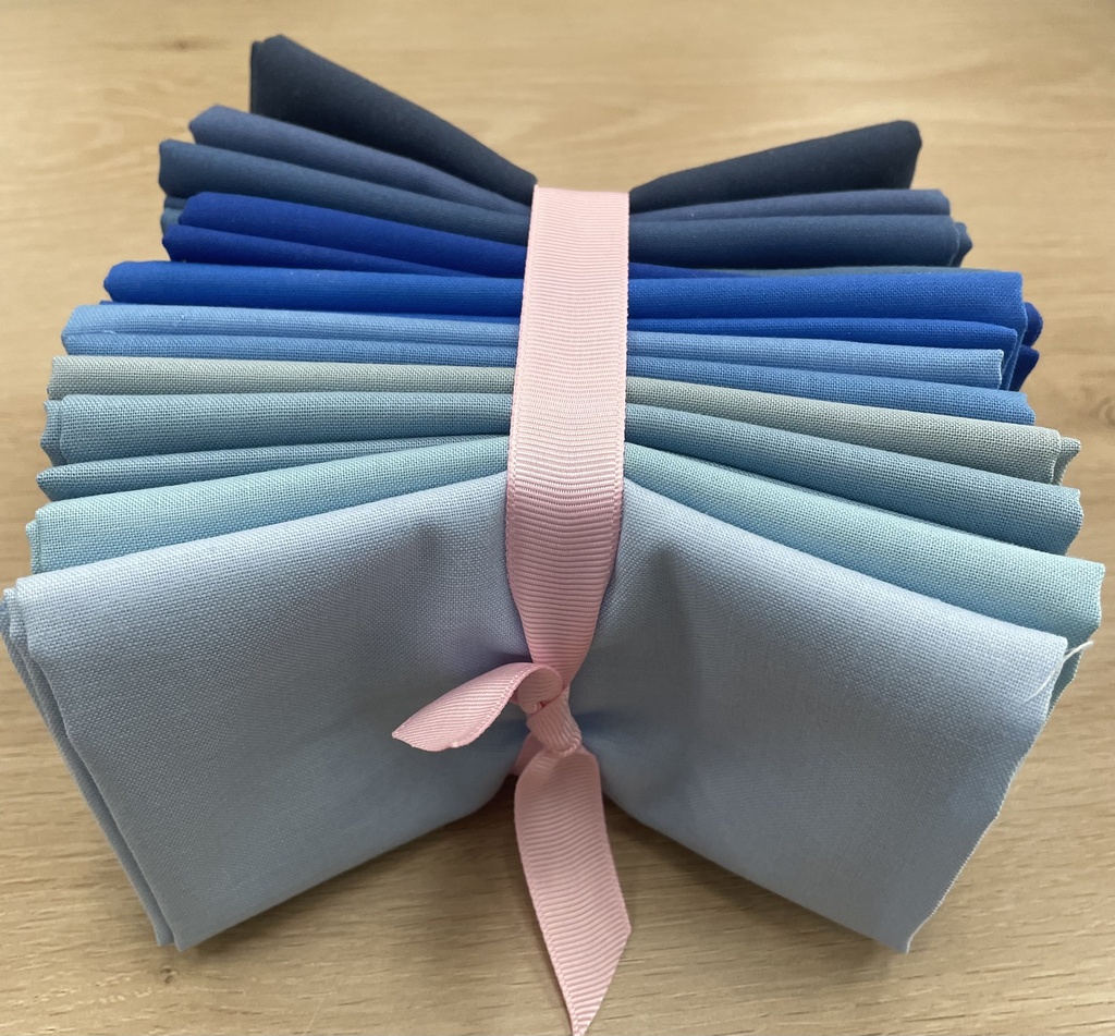 Fat Quarter Bundle - Blue - Riley Blake Solids